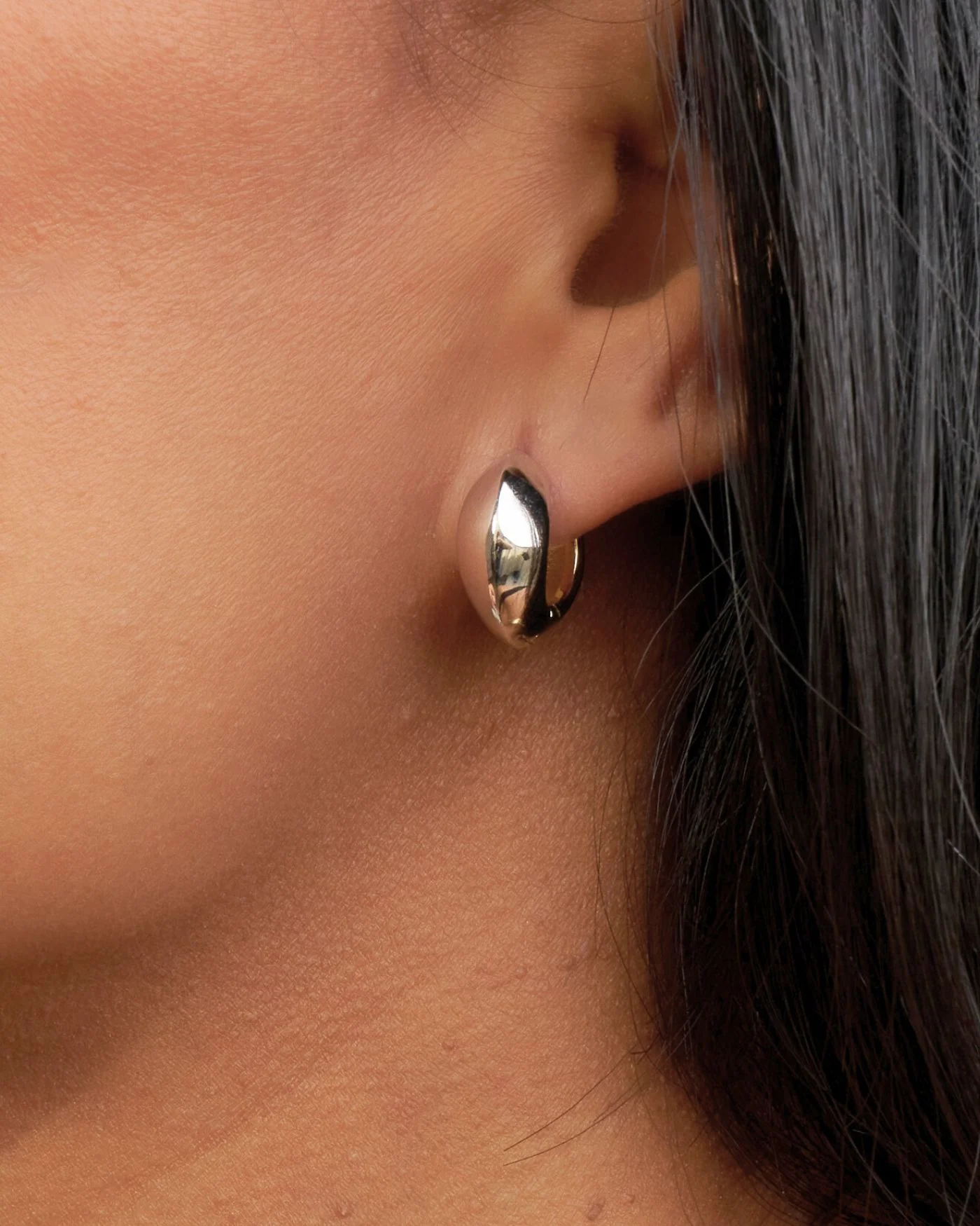 Reversible Hinged Huggie Earrings - Image 4